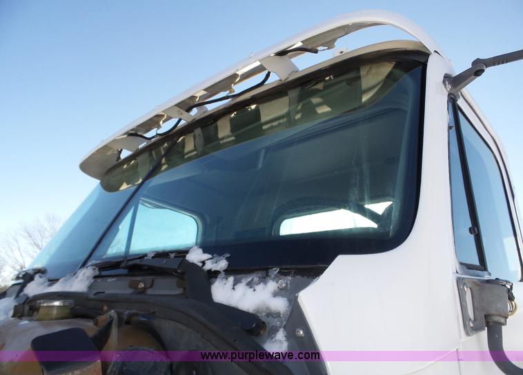 image for item J8800 2000 Freightliner Century Class semi truck