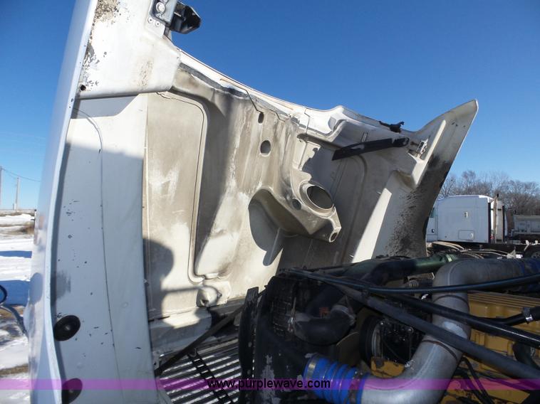 image for item J8800 2000 Freightliner Century Class semi truck