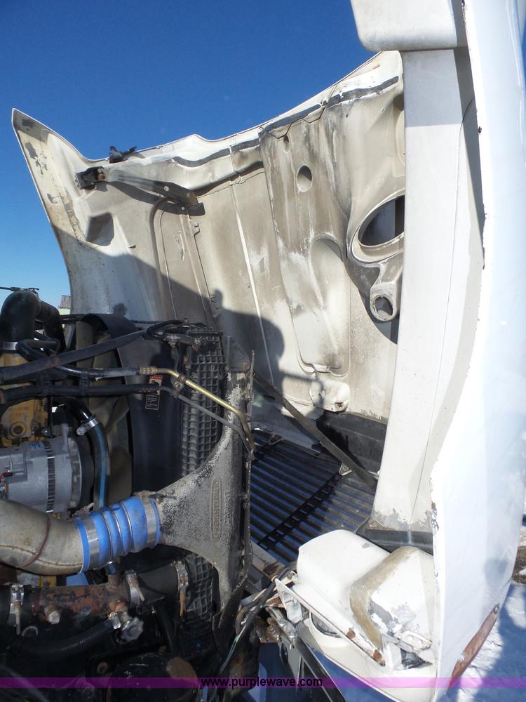 image for item J8800 2000 Freightliner Century Class semi truck