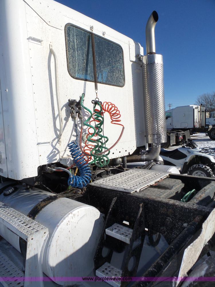 image for item J8800 2000 Freightliner Century Class semi truck