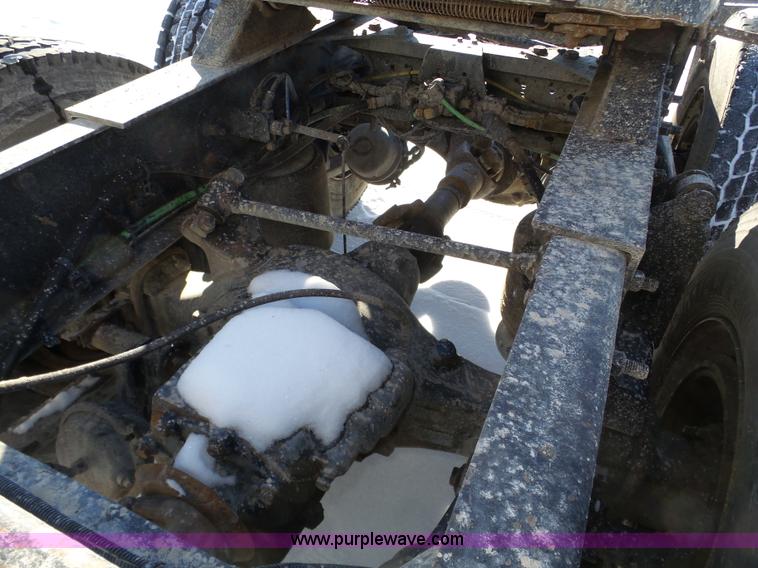 image for item J8800 2000 Freightliner Century Class semi truck