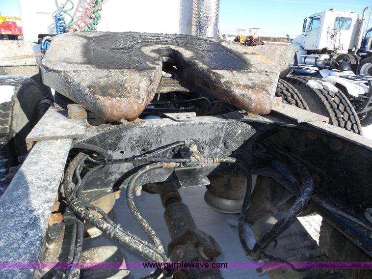 image for item J8800 2000 Freightliner Century Class semi truck