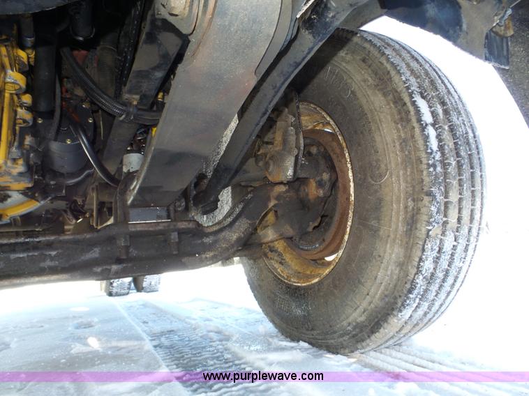 image for item J8800 2000 Freightliner Century Class semi truck