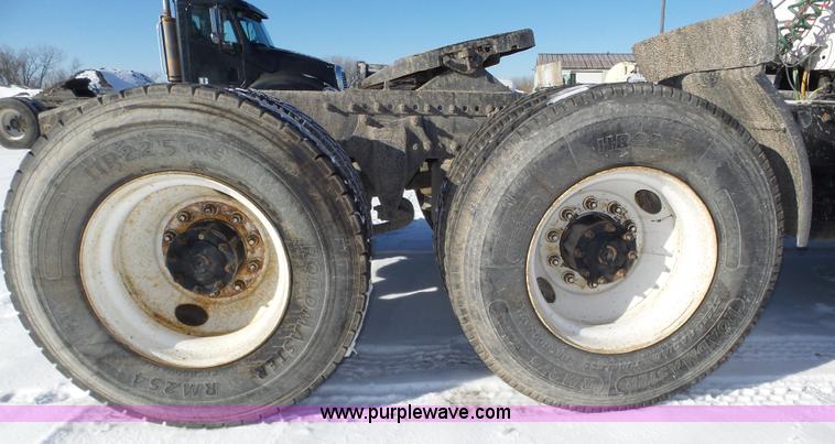 image for item J8800 2000 Freightliner Century Class semi truck