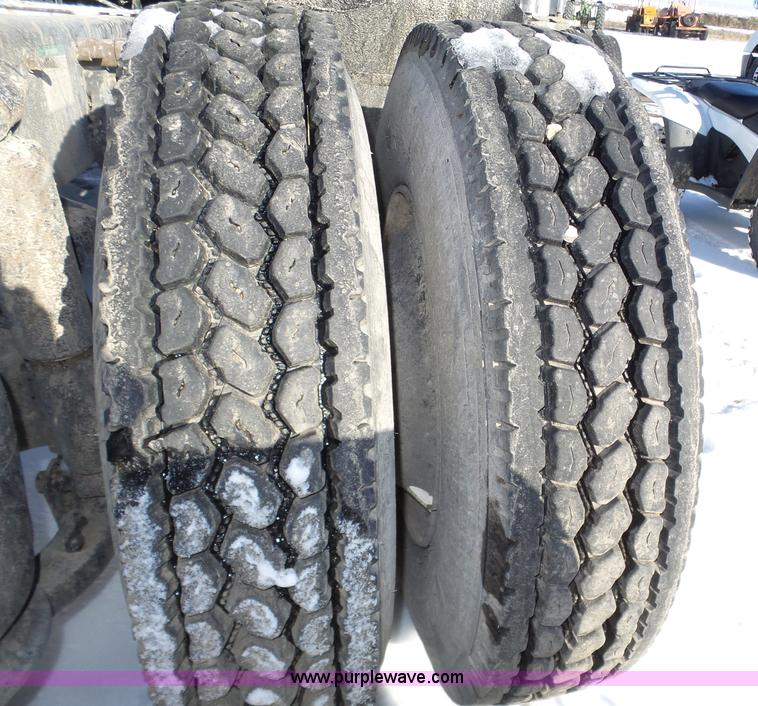 image for item J8800 2000 Freightliner Century Class semi truck