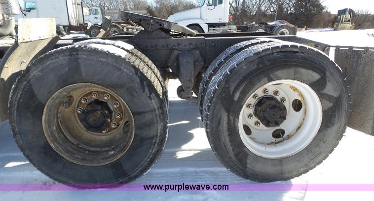 image for item J8800 2000 Freightliner Century Class semi truck