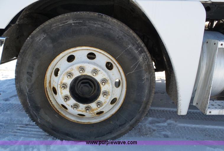 image for item J8800 2000 Freightliner Century Class semi truck