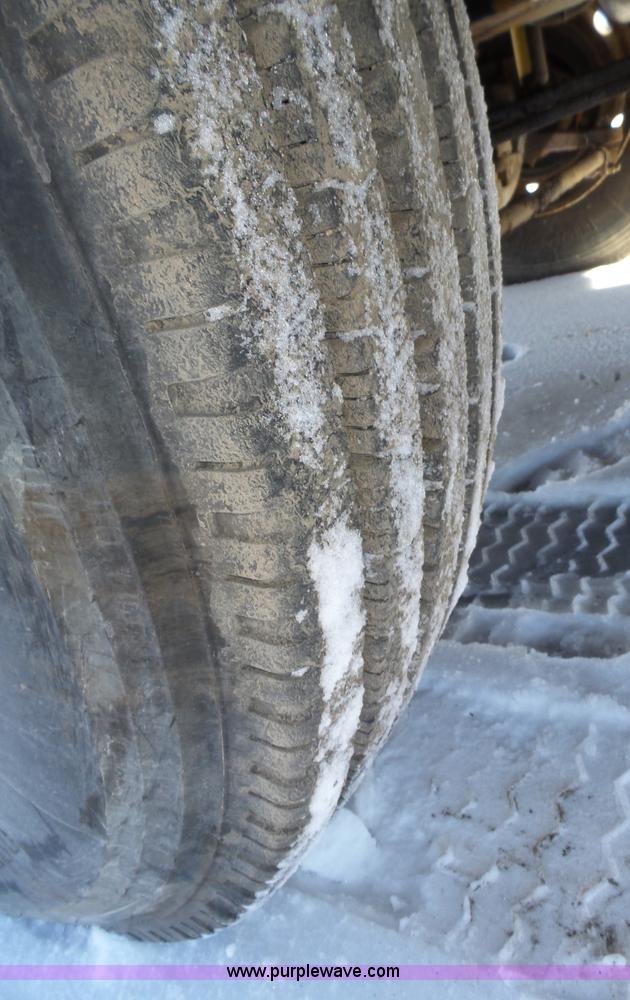 image for item J8800 2000 Freightliner Century Class semi truck