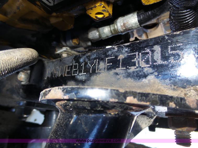 image for item J8800 2000 Freightliner Century Class semi truck