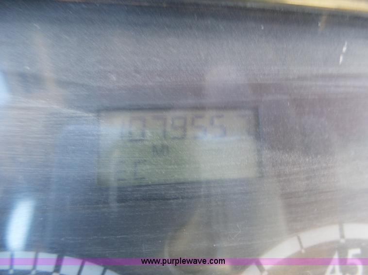 image for item J8801 2001 Freightliner Columbia semi truck