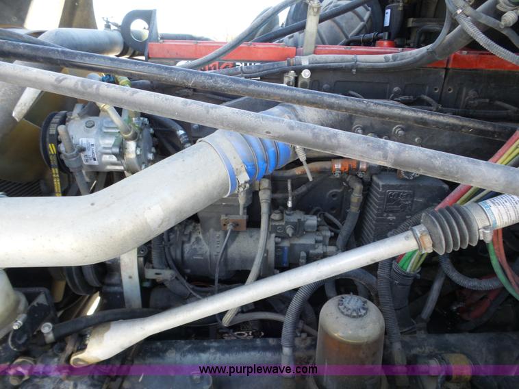 image for item J8801 2001 Freightliner Columbia semi truck