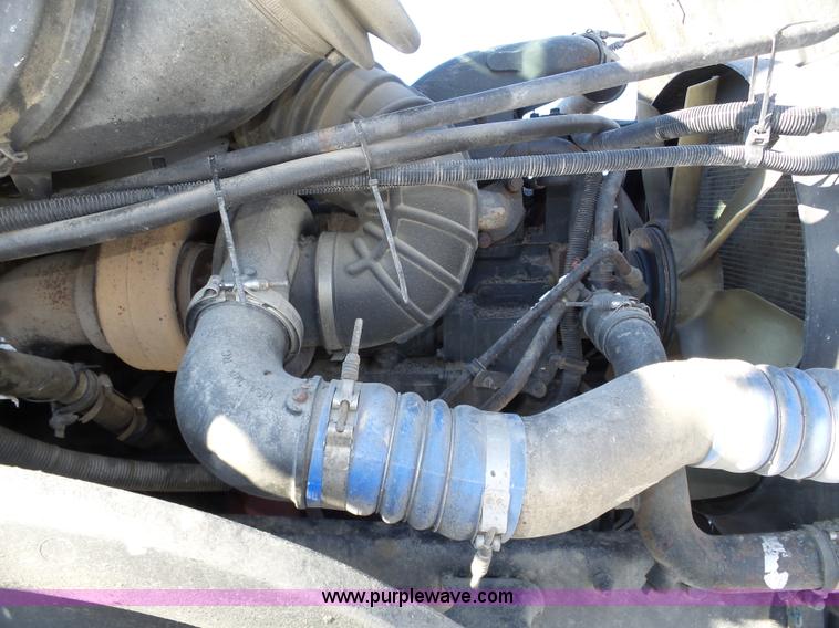 image for item J8801 2001 Freightliner Columbia semi truck