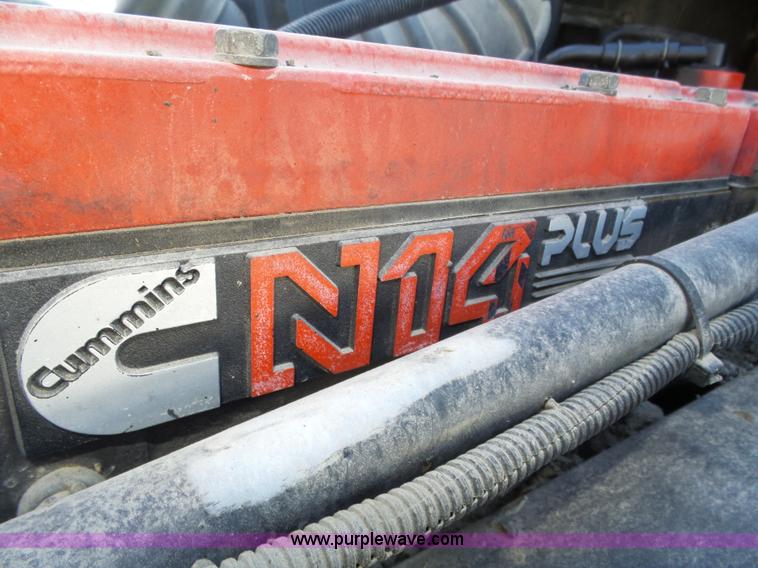 image for item J8801 2001 Freightliner Columbia semi truck