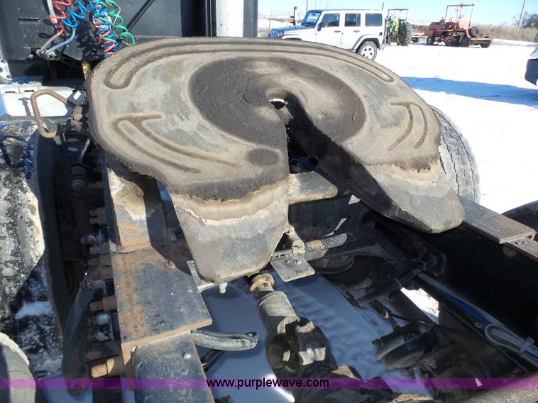 image for item J8801 2001 Freightliner Columbia semi truck