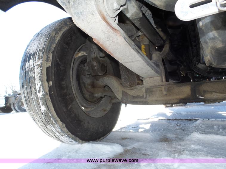 image for item J8801 2001 Freightliner Columbia semi truck