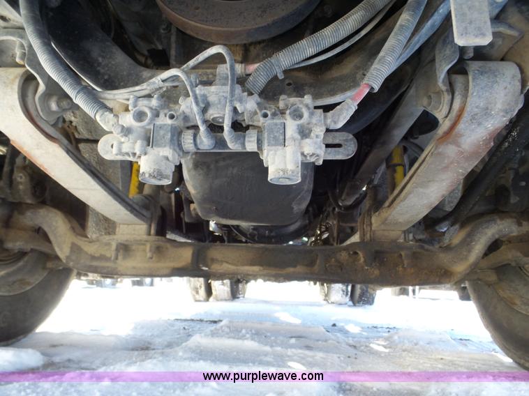 image for item J8801 2001 Freightliner Columbia semi truck