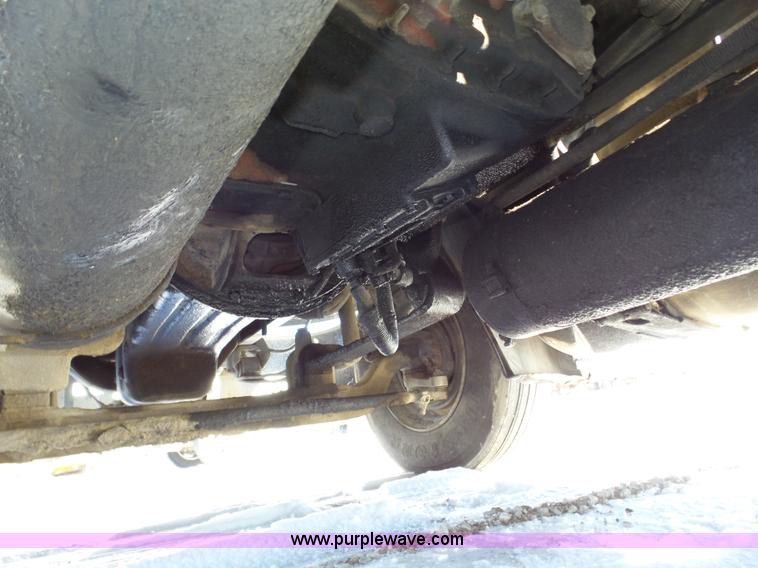 image for item J8801 2001 Freightliner Columbia semi truck