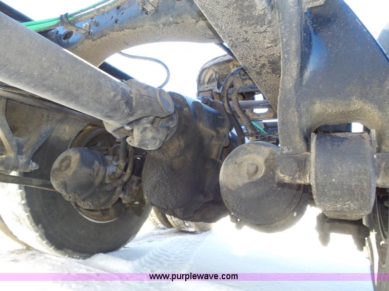 image for item J8801 2001 Freightliner Columbia semi truck