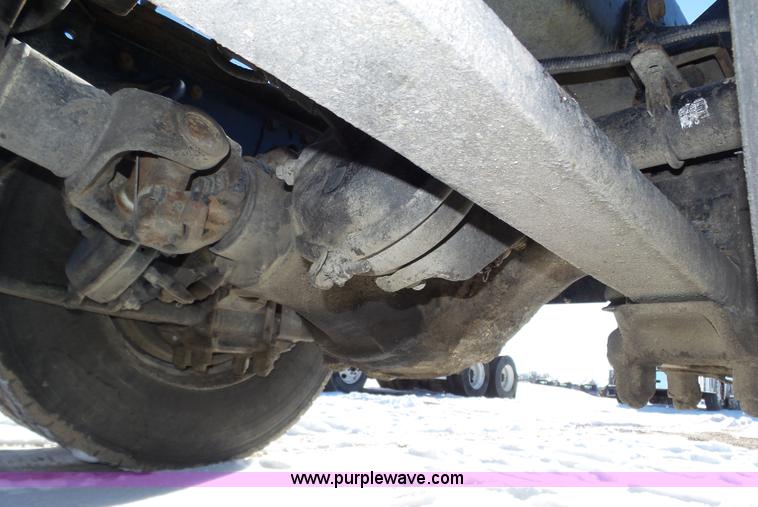 image for item J8801 2001 Freightliner Columbia semi truck