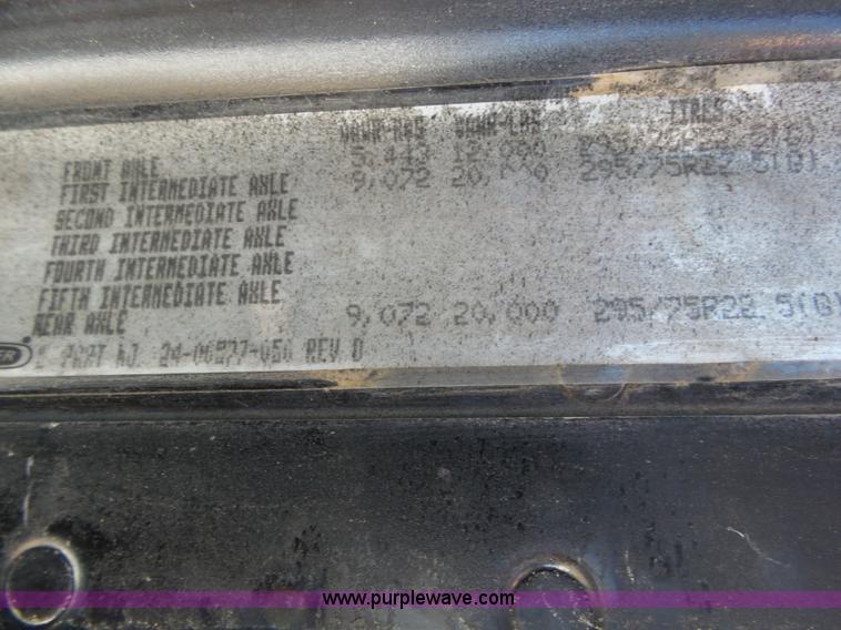 image for item J8801 2001 Freightliner Columbia semi truck