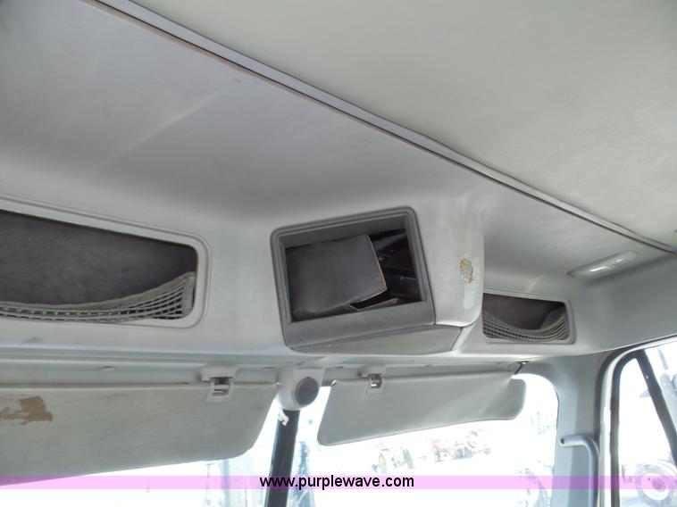 image for item J8802 2000 Freightliner Century Class semi truck