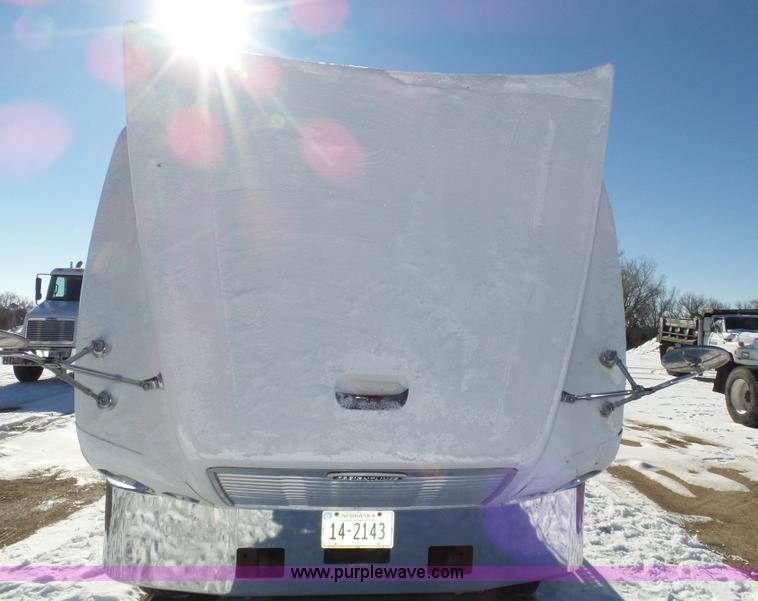 image for item J8802 2000 Freightliner Century Class semi truck