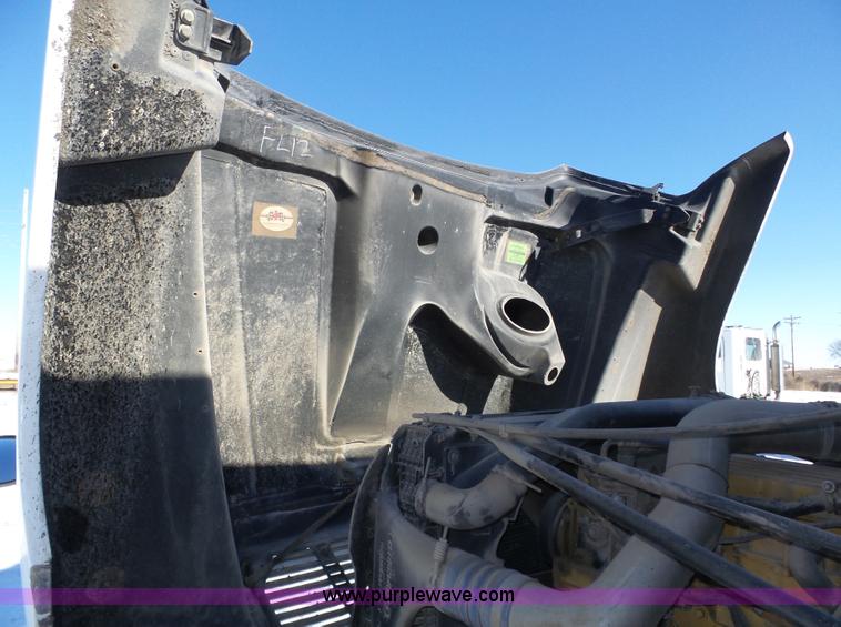 image for item J8802 2000 Freightliner Century Class semi truck