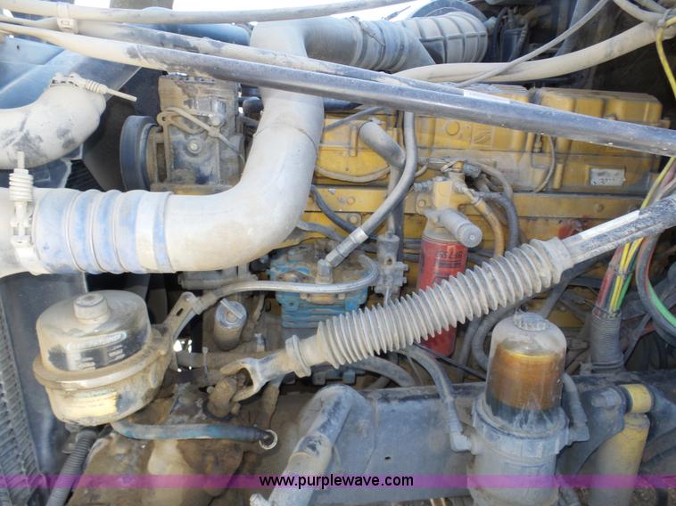 image for item J8802 2000 Freightliner Century Class semi truck