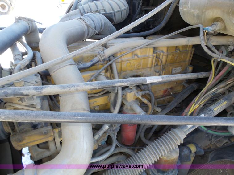 image for item J8802 2000 Freightliner Century Class semi truck