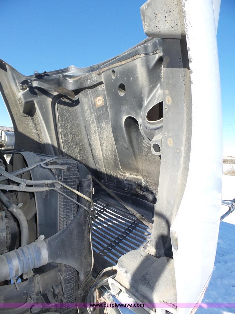 image for item J8802 2000 Freightliner Century Class semi truck