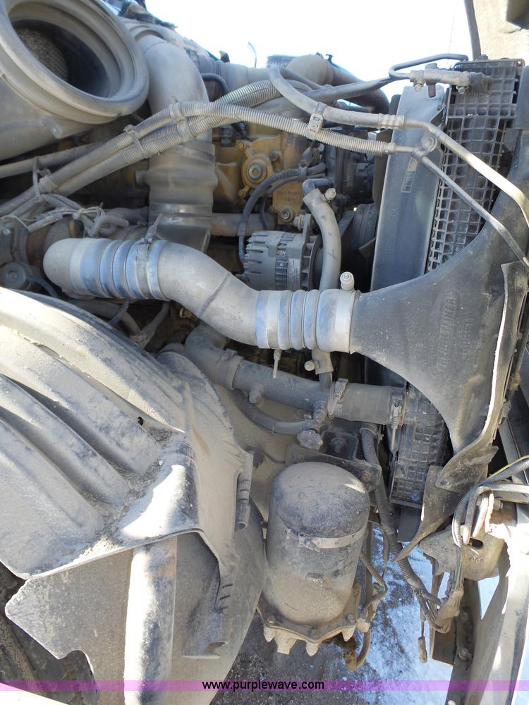 image for item J8802 2000 Freightliner Century Class semi truck