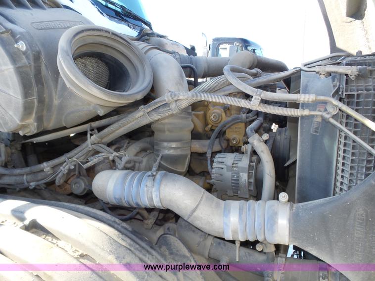 image for item J8802 2000 Freightliner Century Class semi truck