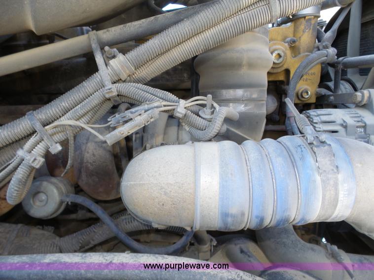 image for item J8802 2000 Freightliner Century Class semi truck