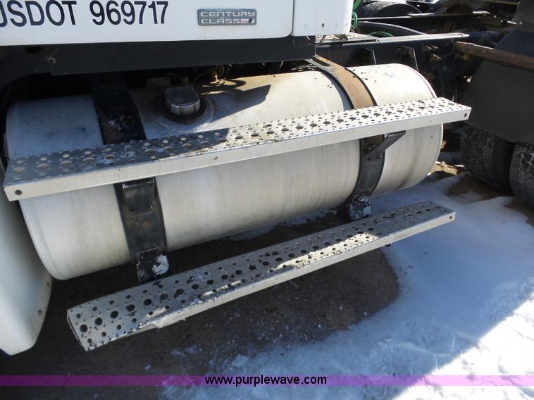 image for item J8802 2000 Freightliner Century Class semi truck