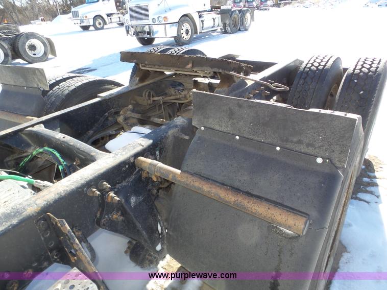 image for item J8802 2000 Freightliner Century Class semi truck