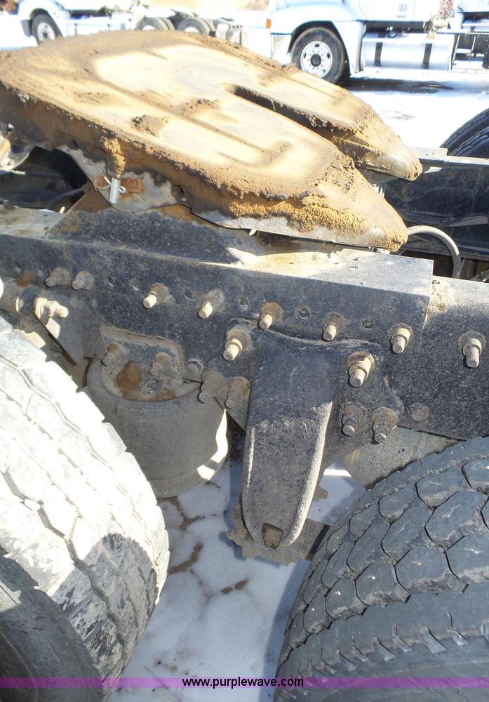 image for item J8802 2000 Freightliner Century Class semi truck