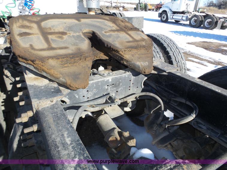 image for item J8802 2000 Freightliner Century Class semi truck