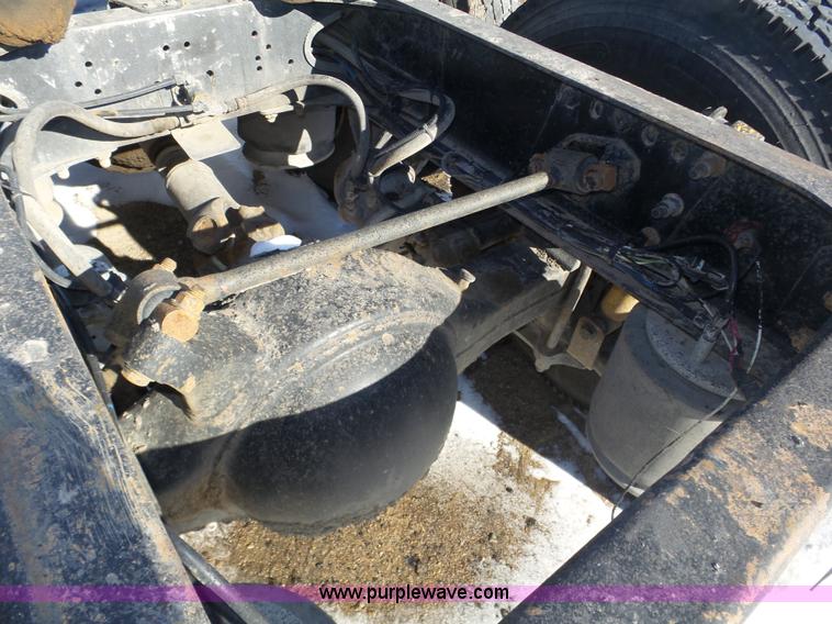 image for item J8802 2000 Freightliner Century Class semi truck