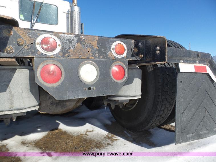 image for item J8802 2000 Freightliner Century Class semi truck