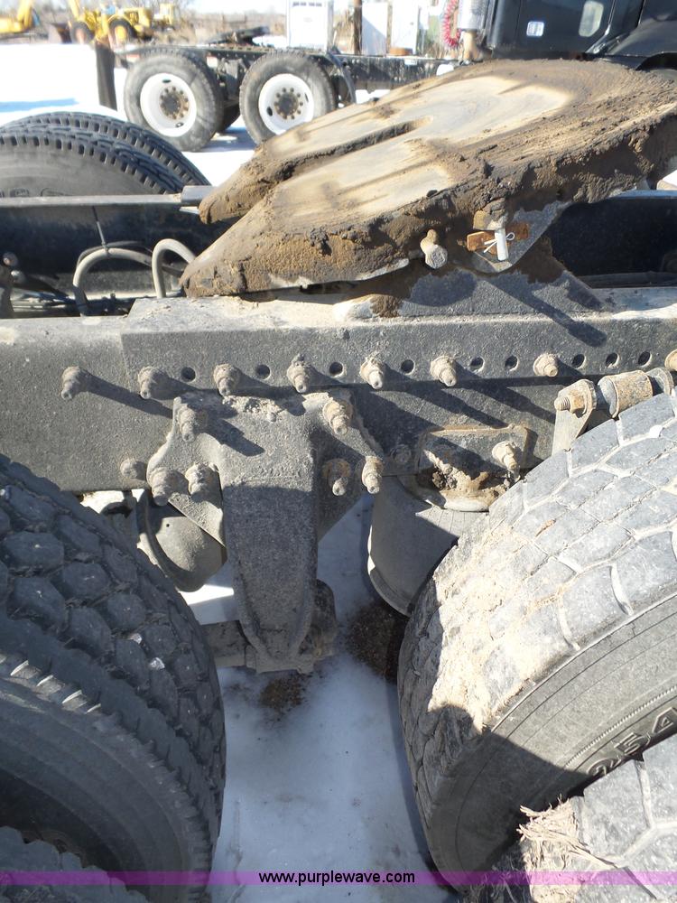 image for item J8802 2000 Freightliner Century Class semi truck