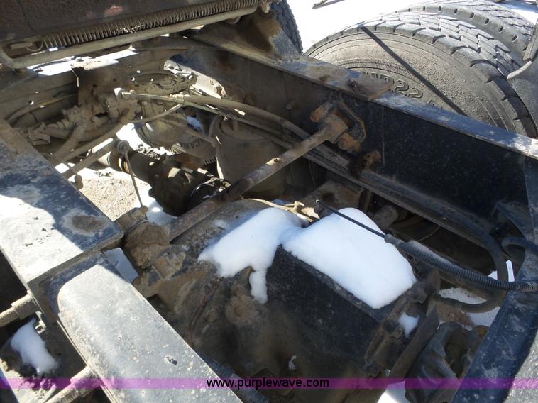 image for item J8802 2000 Freightliner Century Class semi truck