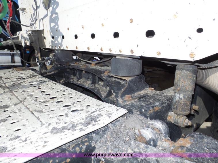 image for item J8802 2000 Freightliner Century Class semi truck