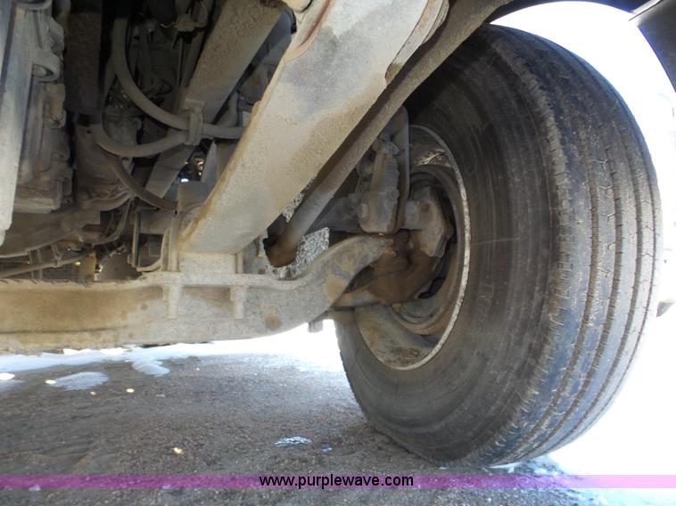 image for item J8802 2000 Freightliner Century Class semi truck