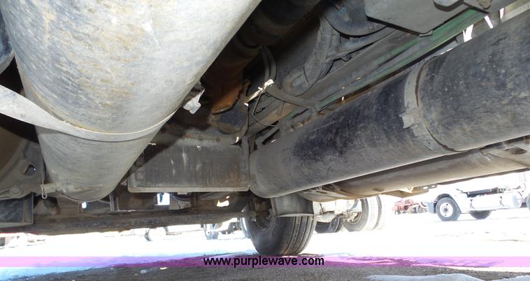 image for item J8802 2000 Freightliner Century Class semi truck