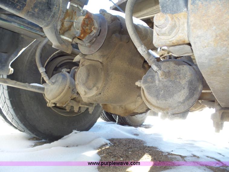 image for item J8802 2000 Freightliner Century Class semi truck