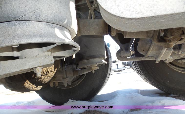 image for item J8802 2000 Freightliner Century Class semi truck