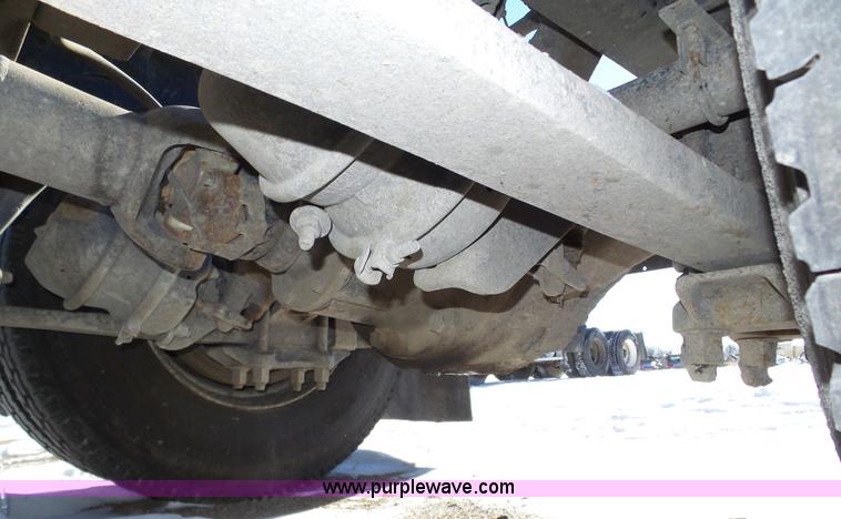 image for item J8802 2000 Freightliner Century Class semi truck