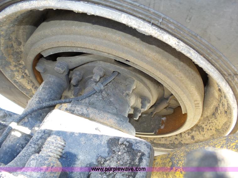 image for item J8802 2000 Freightliner Century Class semi truck