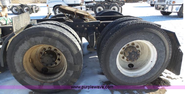 image for item J8802 2000 Freightliner Century Class semi truck