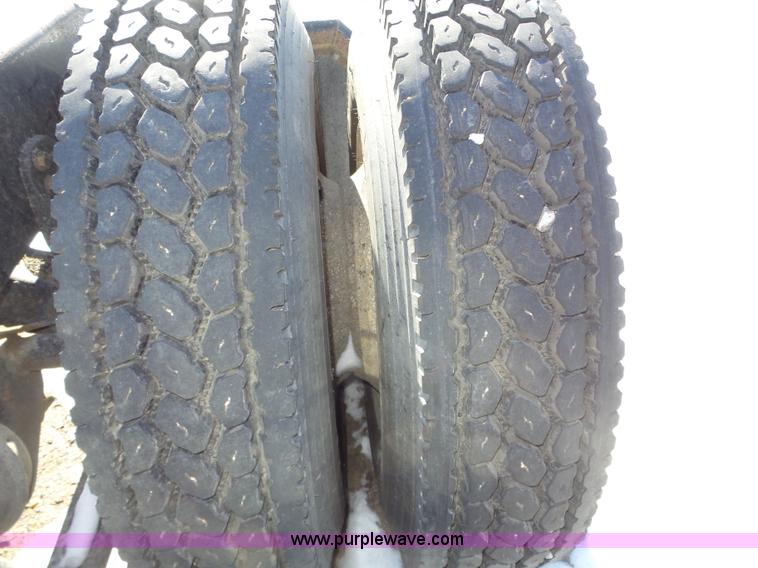 image for item J8802 2000 Freightliner Century Class semi truck